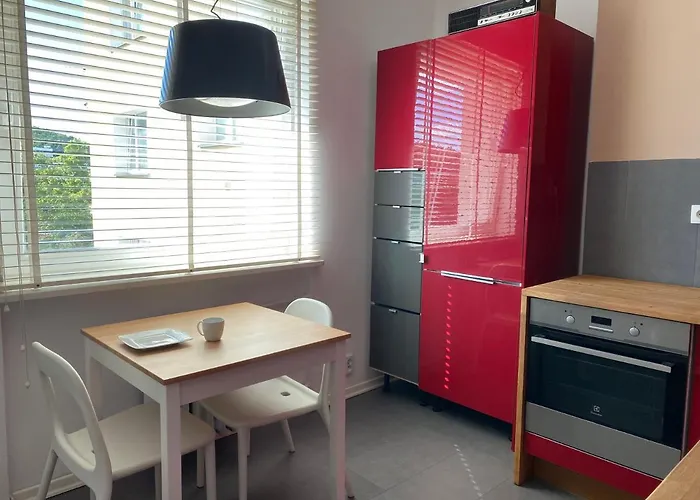 Kawalerka W Centrum Gdyni Z Osobna Kuchnia, 15 Min Spacerem Od Morza